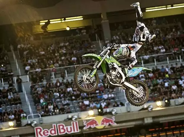 Titel-Bild zur News: Levi Sherwood in Kanada