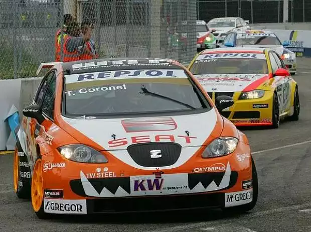 Tom Coronel vor Stefano D'Aste Titel-Bild zur News: Tom Coronel vor Stefano D'Aste