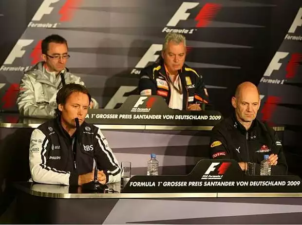 Sam Michael (Technischer Direktor), Pat Symonds (Chefingenieur), Adrian Newey (Technischer Direktor) Titel-Bild zur News: Sam Michael (Technischer Direktor), Pat Symonds (Chefingenieur), Adrian Newey (Technischer Direktor)