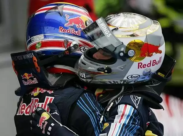Mark Webber und Sebastian Vettel Titel-Bild zur News: Mark Webber und Sebastian Vettel