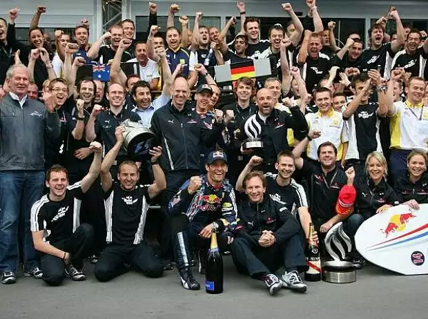 Christian Horner (Teamchef), Sebastian Vettel, Mark Webber Titel-Bild zur News: Christian Horner (Teamchef), Sebastian Vettel, Mark Webber