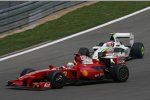 Felipe Massa (Ferrari) und Rubens Barrichello (Brawn) 