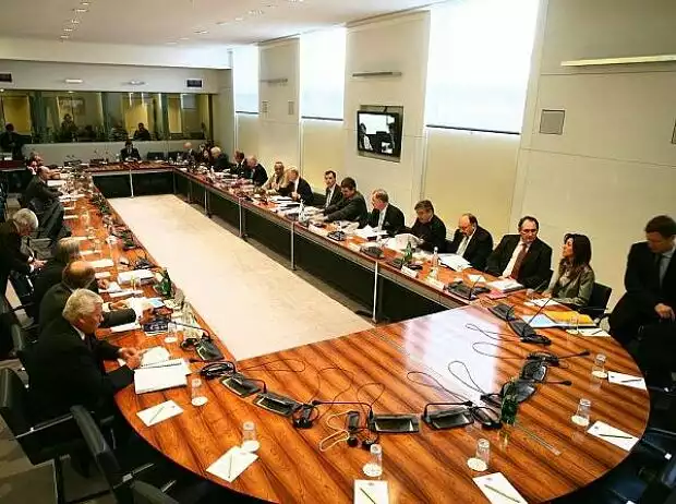 Titel-Bild zur News: Weltmotorsportrat, Paris FIA