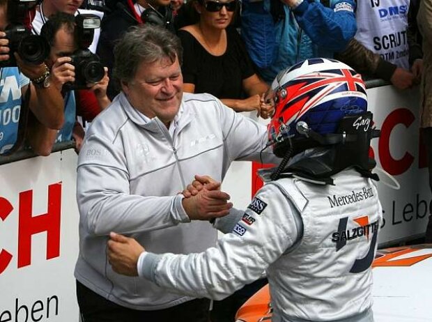 Titel-Bild zur News: Gary Paffett, Norbert Haug (Mercedes-Motorsportchef)