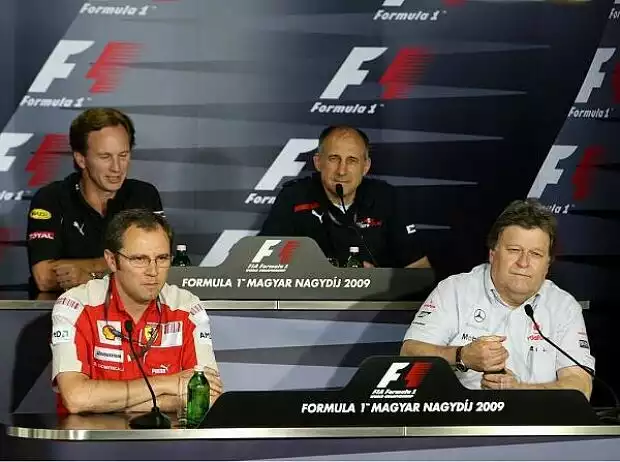 Titel-Bild zur News: Christian Horner (Teamchef), Franz Tost (Teamchef), Norbert Haug (Mercedes-Motorsportchef), Stefano Domenicali (Teamchef)