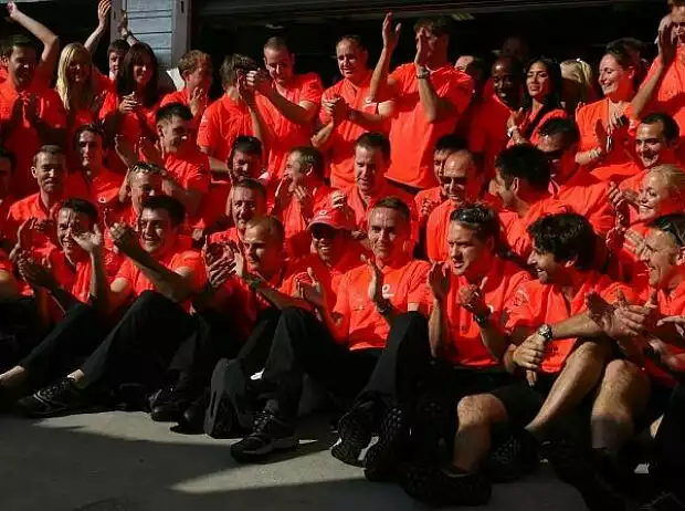 Heikki Kovalainen, Lewis Hamilton, Martin Whitmarsh (Teamchef) Titel-Bild zur News: Heikki Kovalainen, Lewis Hamilton, Martin Whitmarsh (Teamchef)