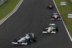 Nick Heidfeld (BMW Sauber F1 Team) vor Rubens Barrichello (Brawn) 