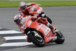 Casey Stoner vor Nicky Hayden (Ducati) 