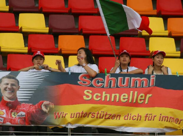Titel-Bild zur News: Michael-Schumacher-Fans