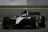 Bild zum Inhalt: Mücke-Pilot Sims im Aston Martin