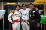  Timo Glock und Timo Scheider mit dem Gewinner des 