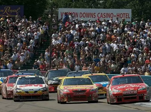 Tony Stewart, Marcos Ambrose Titel-Bild zur News: Tony Stewart, Marcos Ambrose
