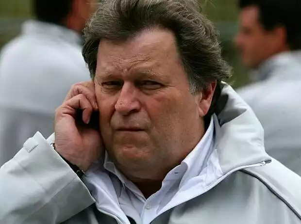 Norbert Haug (Mercedes-Motorsportchef) Titel-Bild zur News: Norbert Haug (Mercedes-Motorsportchef)