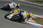 Valentino Rossi vor Jorge Lorenzo (Yamaha)