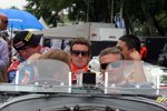 Jari-Matti Latvala, Fernando Alonso und Adam Khan und David Coulthard (Red Bull) als Fahrer