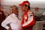 Bernie Ecclestone und Luca Badoer (Ferrari)