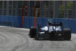 Kazuki Nakajima (Williams) mit defektem Reifen unterwegs