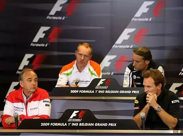 Sam Michael (Technischer Direktor), John Howett (Teampräsident), Christian Horner (Teamchef) Titel-Bild zur News: Sam Michael (Technischer Direktor), John Howett (Teampräsident), Christian Horner (Teamchef)