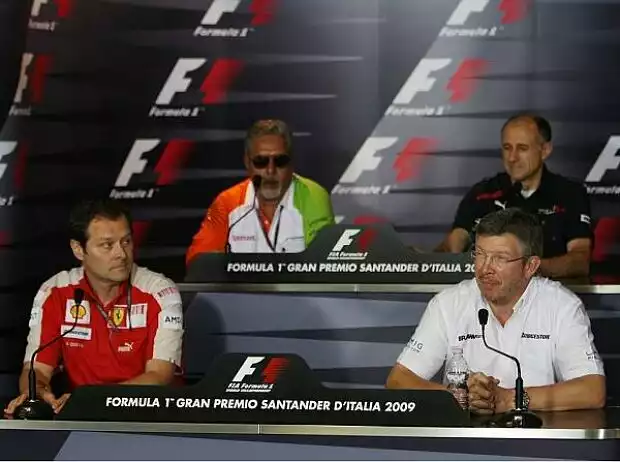 Aldo Costa, Vijay Mallya, Franz Tost und Ross Brawn Titel-Bild zur News: Aldo Costa, Vijay Mallya, Franz Tost und Ross Brawn