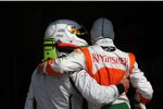 Rubens Barrichello (Brawn) mit Vitantonio Liuzzi (Force India) 