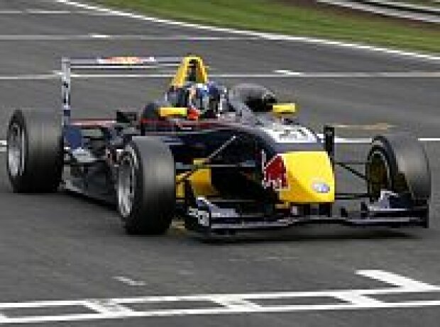 Titel-Bild zur News: Daniel Ricciardo Oulton Park