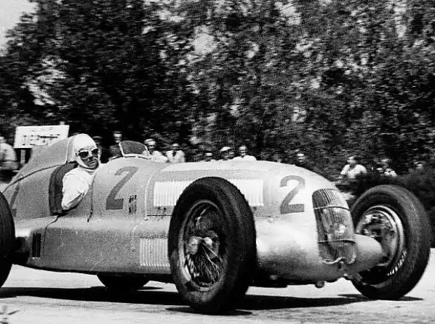 Mercedes-Benz Silberpfeil W25 Titel-Bild zur News: Mercedes-Benz Silberpfeil W25