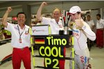 Tadashi Yamashina (Toyota), John Howett (Teampräsident) und Timo Glock 