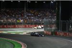 Nico Rosberg (Williams) neben der weißen Linie bei der Boxenausfahrt