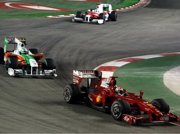 Giancarlo Fisichella vor Vitantonio Liuzzi Giancarlo Fisichella vor Vitantonio Liuzzi
