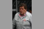 Norbert Haug (Mercedes-Motorsportchef) (McLaren-Mercedes) 