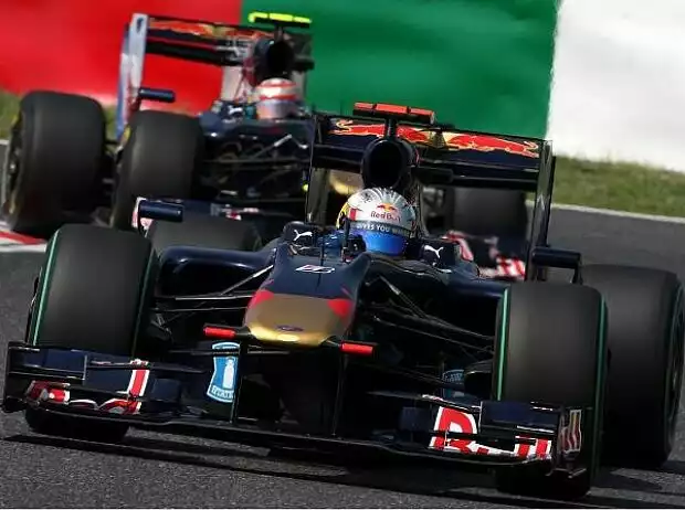 Titel-Bild zur News: Jaime Alguersuari vor Sébastien Buemi