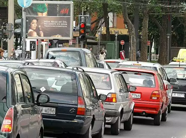 viele autos Titel-Bild zur News: viele autos