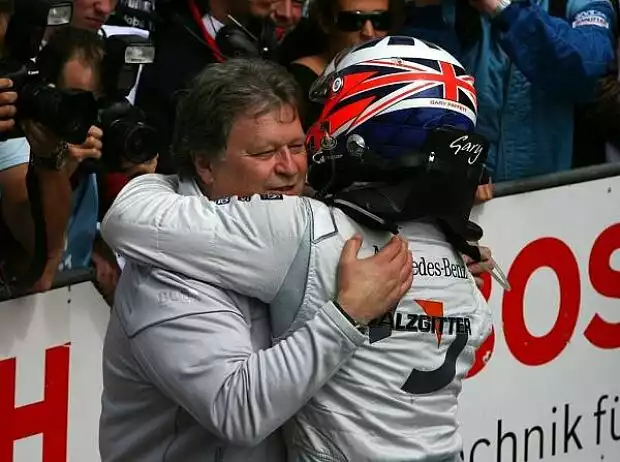 Gary Paffett, Norbert Haug (Mercedes-Motorsportchef) Titel-Bild zur News: Gary Paffett, Norbert Haug (Mercedes-Motorsportchef)