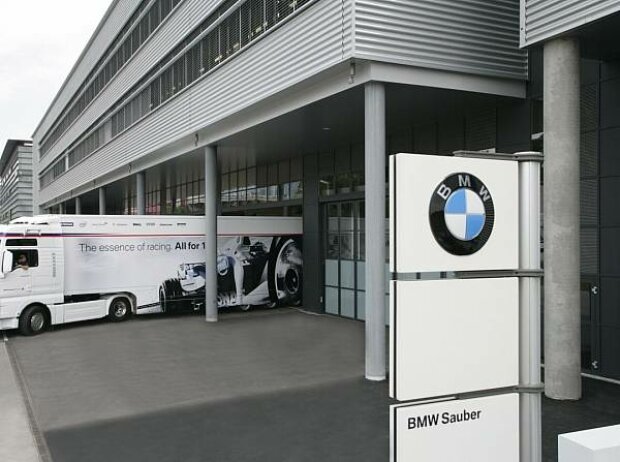 Titel-Bild zur News: Formel-1-Fabrik in Hinwil