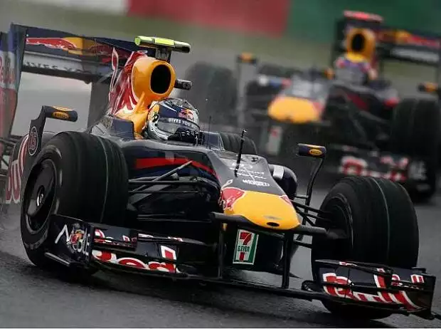 Titel-Bild zur News: Sebastian Vettel vor Mark Webber