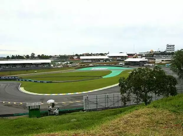 Infield in Interlagos Titel-Bild zur News: Infield in Interlagos