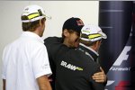 Shakehands: Sebastian Vettel und Rubens Barrichello