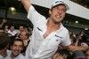 Bild zum Inhalt: Weltmeister Button wieder in der Heimat