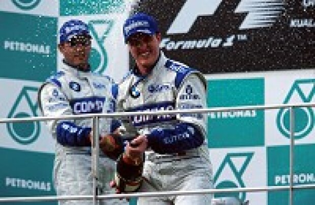 Ralf Schumacher und Juan-Pablo Montoya auf dem Podium Ralf Schumacher und Juan-Pablo Montoya auf dem Podium