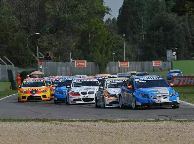 Rennstart in Imola 2009 Titel-Bild zur News: Rennstart in Imola 2009