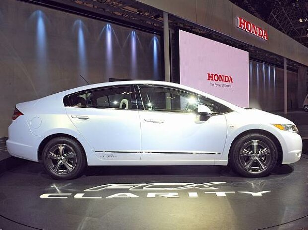 Titel-Bild zur News: Honda FCX Clarity