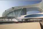 Durchfahrt unter dem Yas-Marina-Hotel