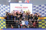 Ben Spies (Yamaha) und sein Team feiern den Titelgewinn