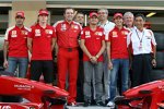Großes Gruppenbild bei Ferrari