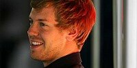 Bild zum Inhalt: Vettel nimmt Gottschalk auf den Arm