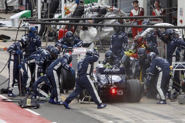 Kazuki Nakajima F1Williams AT&T Williams F1 ~Boxenstopp: Die Formel-1-Teams fertigen ihre Fahrer mit Betanken in weniger als zehn Sekunden ab~ Kazuki Nakajima F1Williams AT&T Williams F1 ~Boxenstopp: Die Formel-1-Teams fertigen ihre Fahrer mit Betanken in weniger als zehn Sekunden ab~