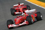 Demorunden älterer und neuerer Formel-1-Ferraris