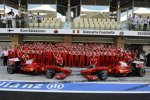 Gruppenfoto zum Abschied: Ferrari beendet in Abu Dhabi eine letztendlich verkorkste Saison 2009