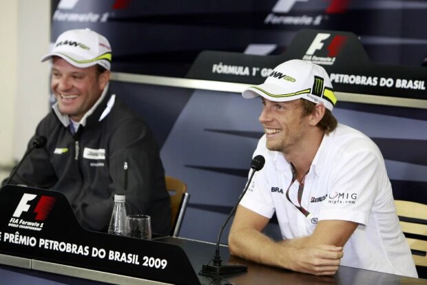 Jenson Button Rubens Barrichello Sebastian Vettel Red Bull Red Bull Racing F1Brawn Brawn GP F1 ~Pressekonferenz vor dem Showdown in São Paulo: Rubens Barrichello und Jenson Button~ 