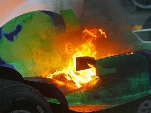 Hondas Ende in Flammen